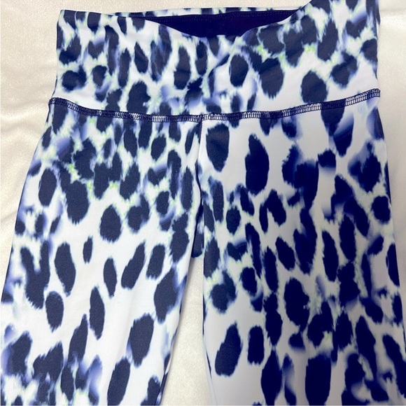 ✨Strut This Cheetah Print Cool Color Workout Pants Sz OSFM - Picture 3 of 6